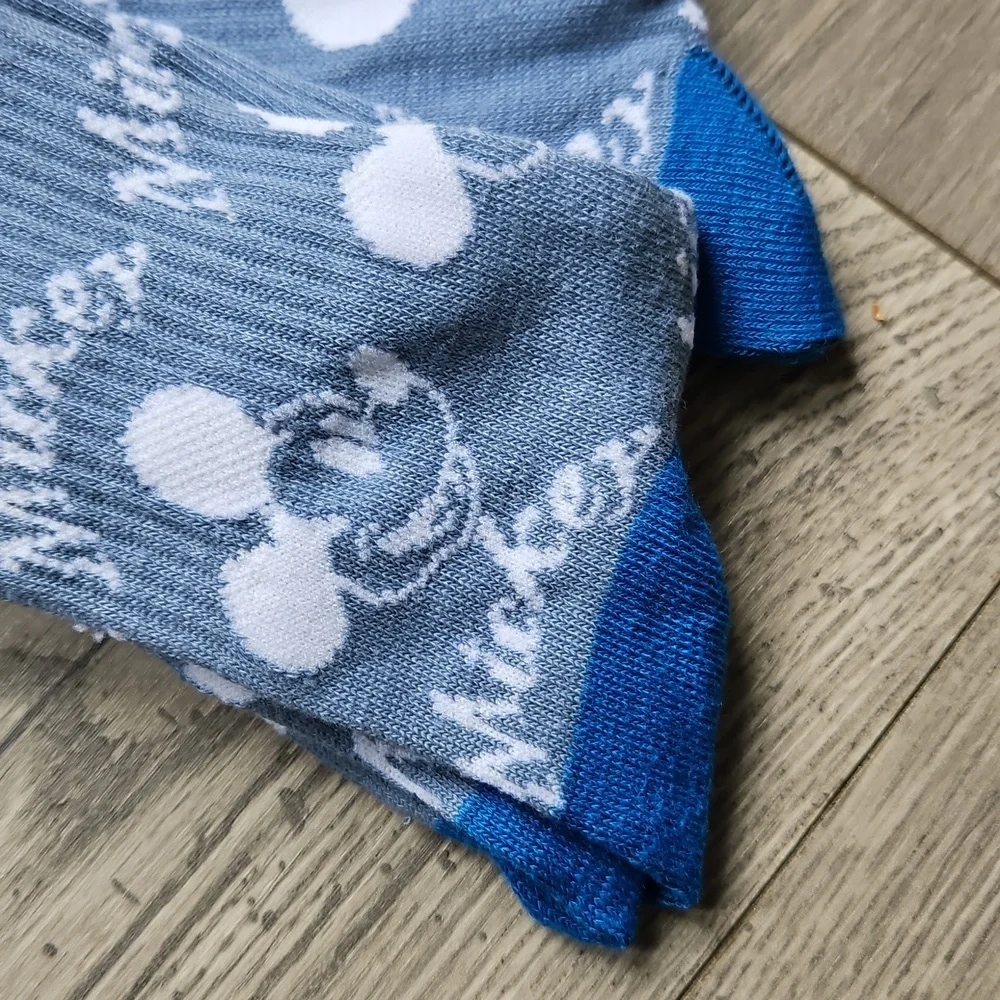 NWT 2 pairs Men's Disney Mickey Mouse Socks - size 9-13